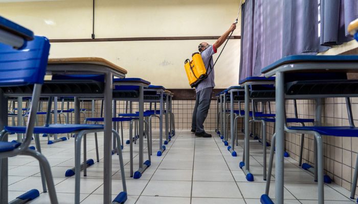  Limpeza, roçada e pintura: escolas estaduais se preparam para volta às aulas